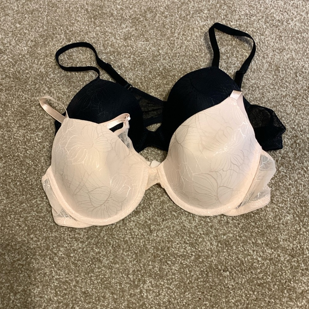 Ellen Tracy 2 pack bras size 38B. Never worn.